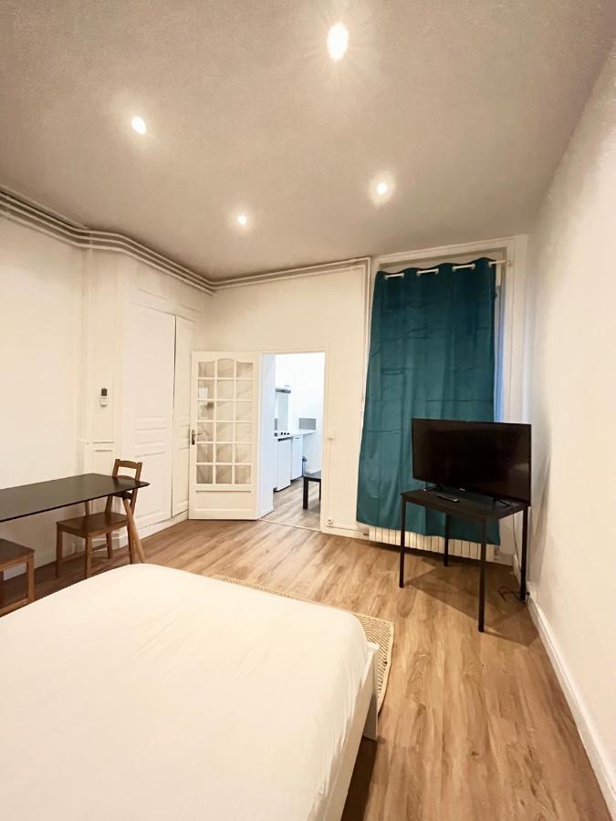 Le Jardinet, Face A La Cathedrale, Baignoire - Rdc Appartement Reims Buitenkant foto
